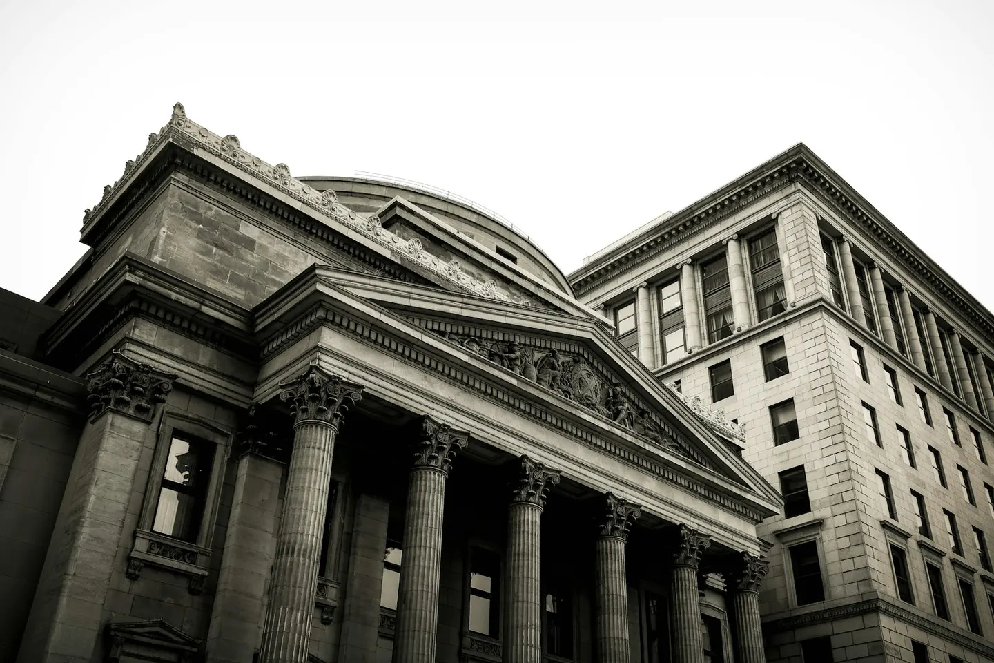 Fachada clássica de um edifício bancário