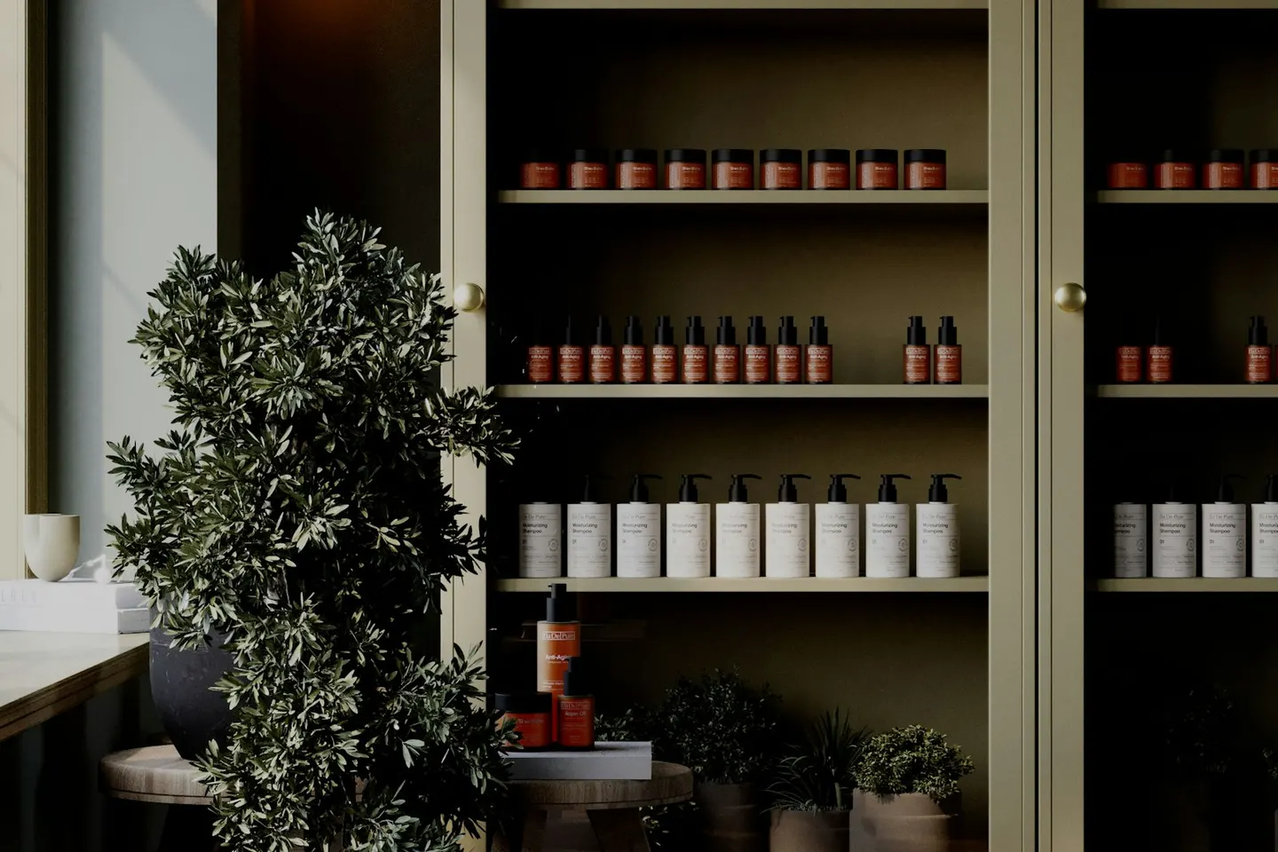 Interior de loja com prateleiras de produtos